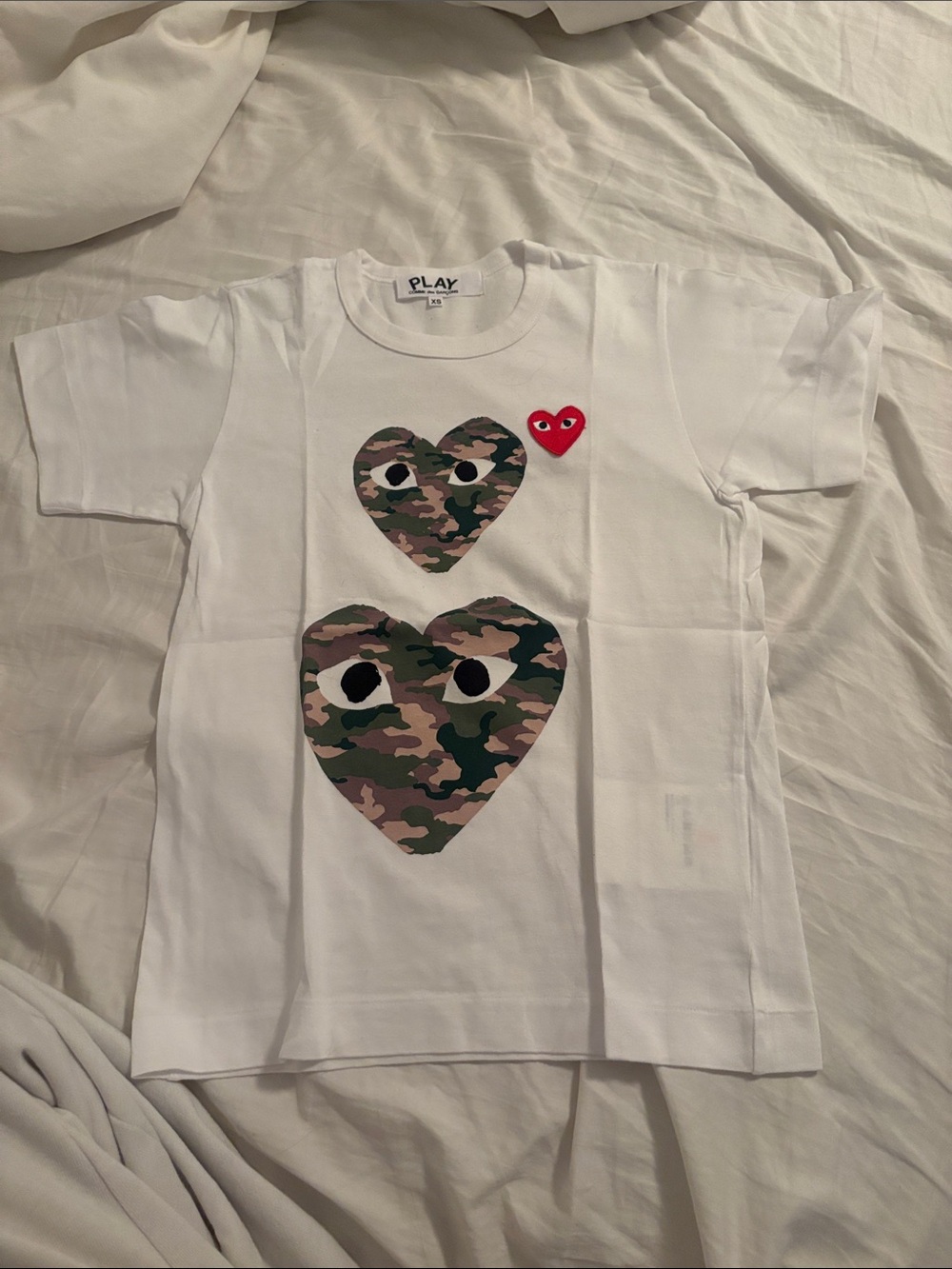 CDG Play White T-Shirt With Camo Printed Small and Big Hearts
